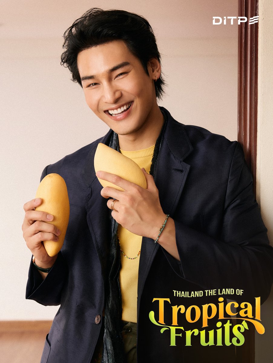 ditpthailand's tweet photo. “Apo Nattawin”
ผู้ร่วมถ่ายทอดเสน่ห์ของผลไม้ไทย
Thailand: The Land of Tropical Fruits 🥭✨

#ThaiFruits #คิดจะส่งออกนึกถึงDITP 
#ผลไม้ไทย #ThaiMango #มะม่วงไทย
#DITP #ThailandTheLandofTropicalFruits https://t.co/gv76bbPCPV