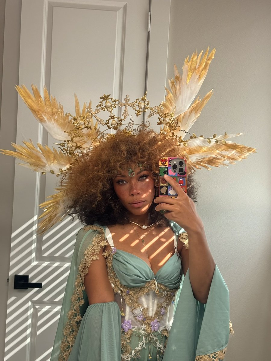 Kieraplease's tweet photo. heading to streamer prom dolo?🪽 https://t.co/L0joa1ckuw https://t.co/pb6YuPl8Dq