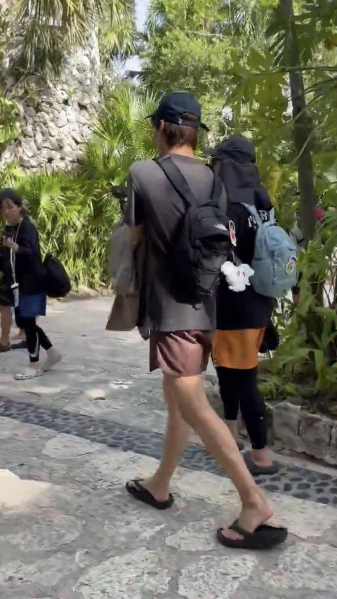 xunhuas's tweet photo. Sehun and Jongin are likely filming for the travel variety show ‘World Dice Tour Season 4’ now since they were both spotted with the Guroomhui plush keyring on their bags!

Jongin is filming with his travel partner Pani Bottle in Mexico while Sehun is with another cast in Africa~ https://t.co/ujmmmuyRZq