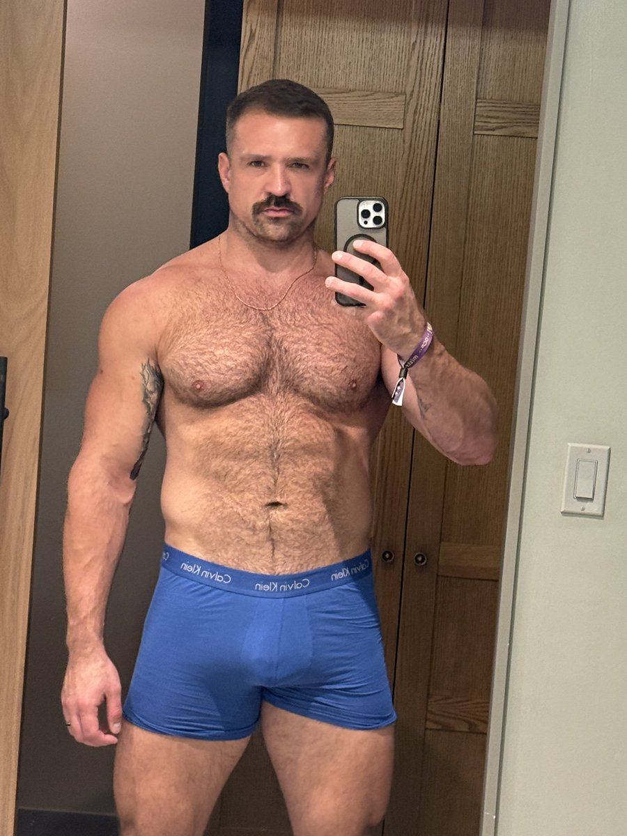 Alexctgymw's tweet photo. Feeling blue 💙 https://t.co/UYYs74lvZ2