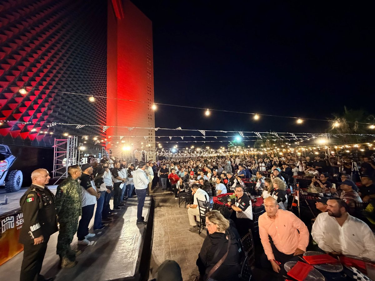 manolojim's tweet photo. En #Torreón en la cena de la Coahuila 1000 Desert Rally 2026. #CoahuilaPaDelante #APasosDeGigante https://t.co/ifLjl5mV3z