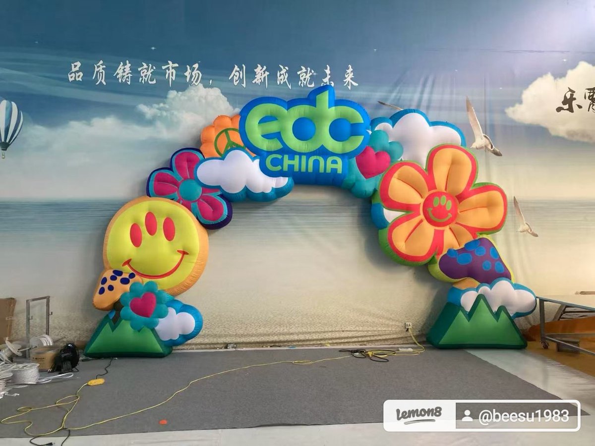 BeeSu1983's tweet photo. Colorful giant inflatable arch, eye-catching gateway for music festivals and events, ignites the live atmosphere!
#InflatableArch #MusicFestivalDecor #EDCStage #EventMarketing #CheckInLandmark https://t.co/ig7JyDqt4F