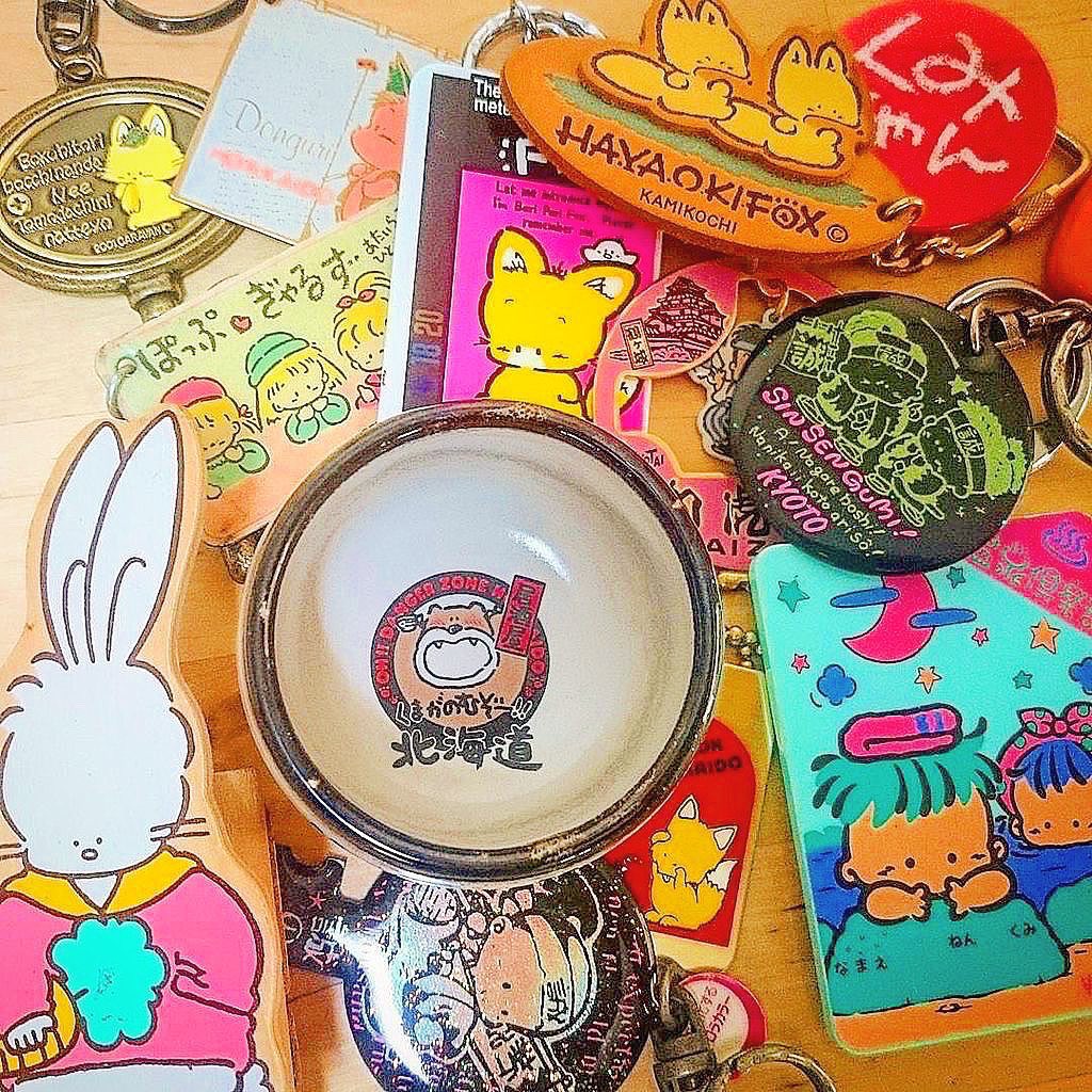 inchorin's tweet photo. 【お願い】
帰省の際、実家の押し入れや学習机のクッキー缶の中から画像のような観光地土産「ファンシー絵みやげ」を探してください。

見つかりましたら保護をお願いします。絶滅危惧種ゆえ、見つかったものが地球上で最後の生存個体の可能性もあります。
#ファンシー絵みやげ https://t.co/MLfdJMLi9T