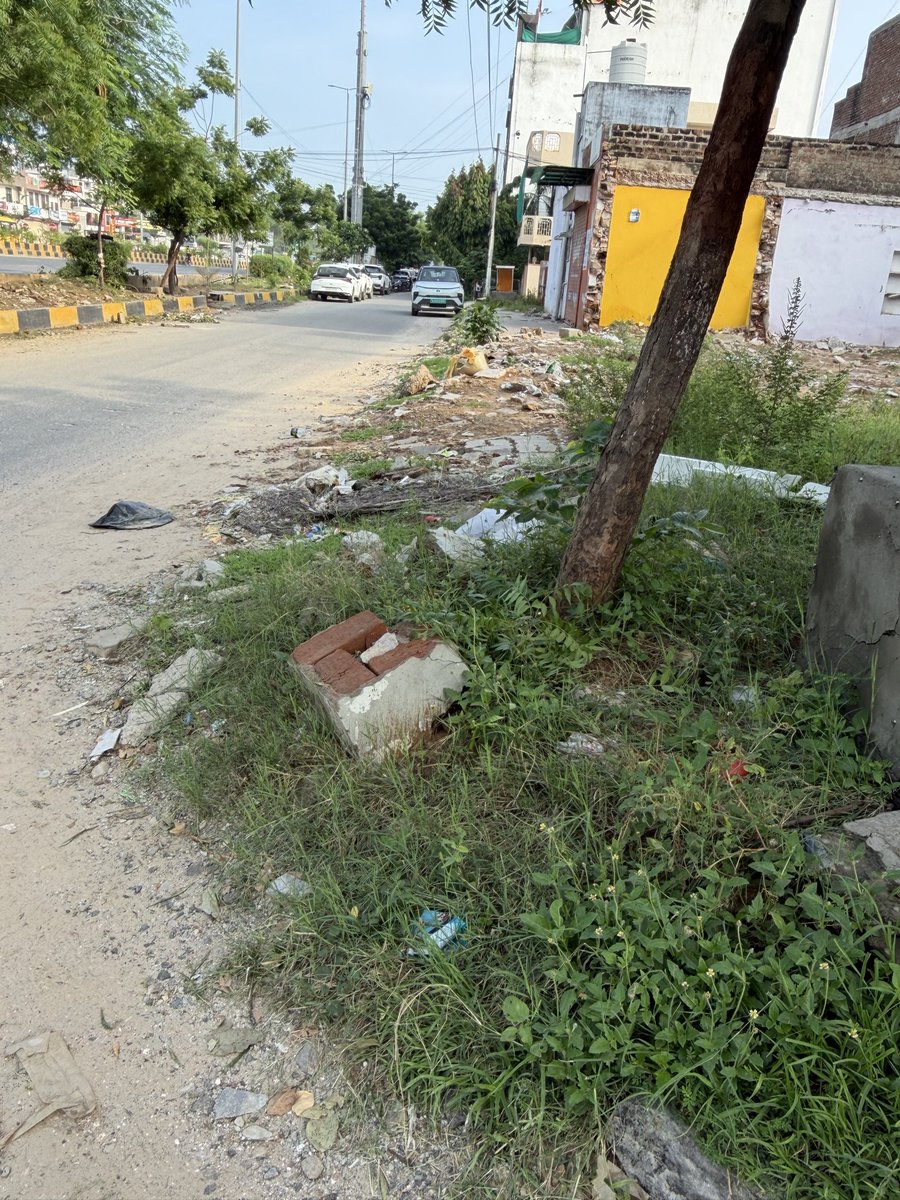 mb6047's tweet photo. @RajCMO @BhajanlalBjp 40 days gone. Zero progress. #181 services are still not working efficiently. Stop delaying. 

@jdajaipur @JaipurNigam @RHBGovOfficial Either shut it down OR fix it. share an updated now #Notimeline #181Helpline #Accountability 
#Mansarovarhousingboard https://t.co/nBYwOWl7j6