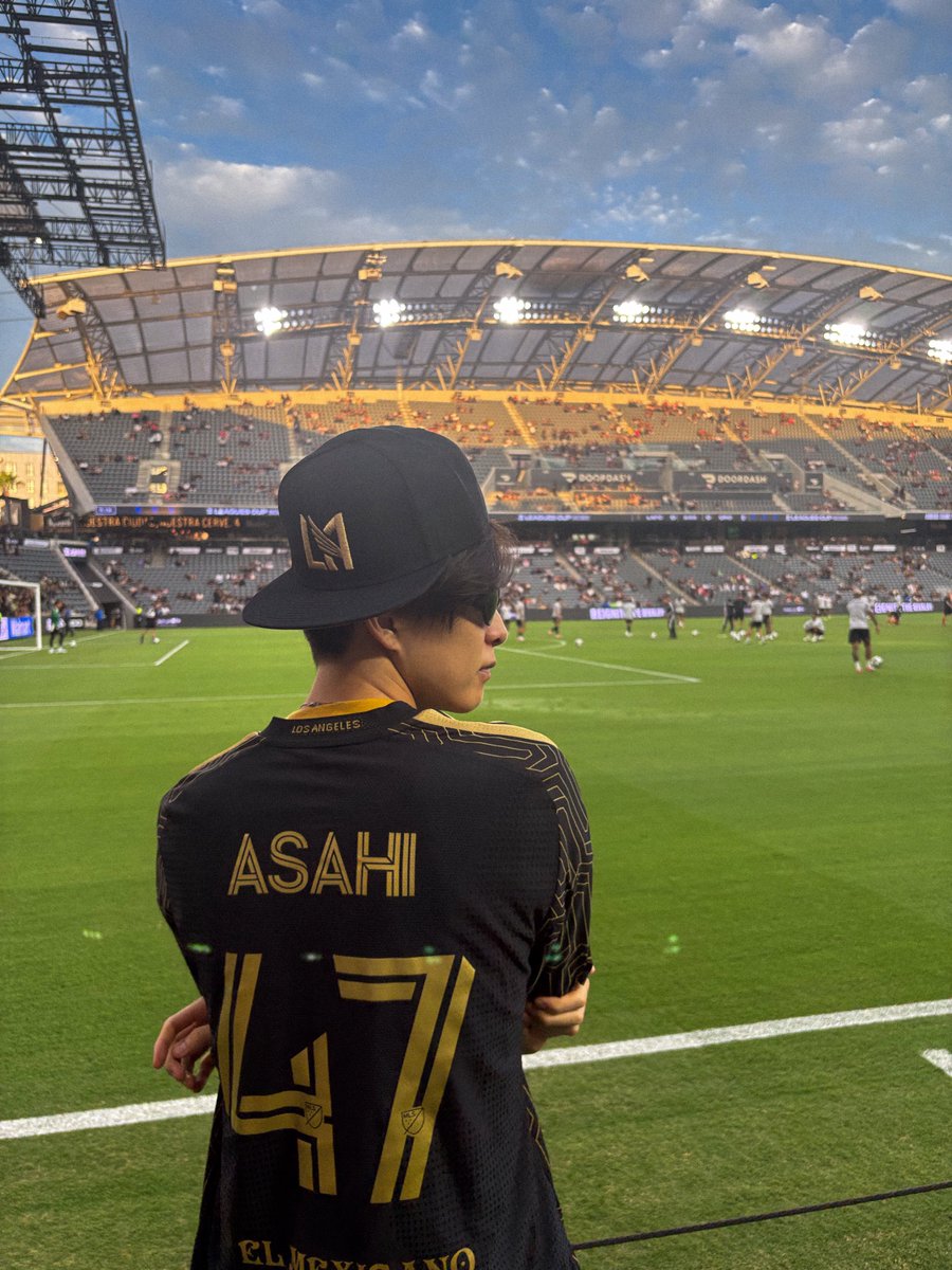 SinagArawPH's tweet photo. 260814 Weverse DM

i n LA
☀️⚽☀️⚽☀️

#Asahi #아사히
#트레저 #TREASURE https://t.co/y0srDAvejN