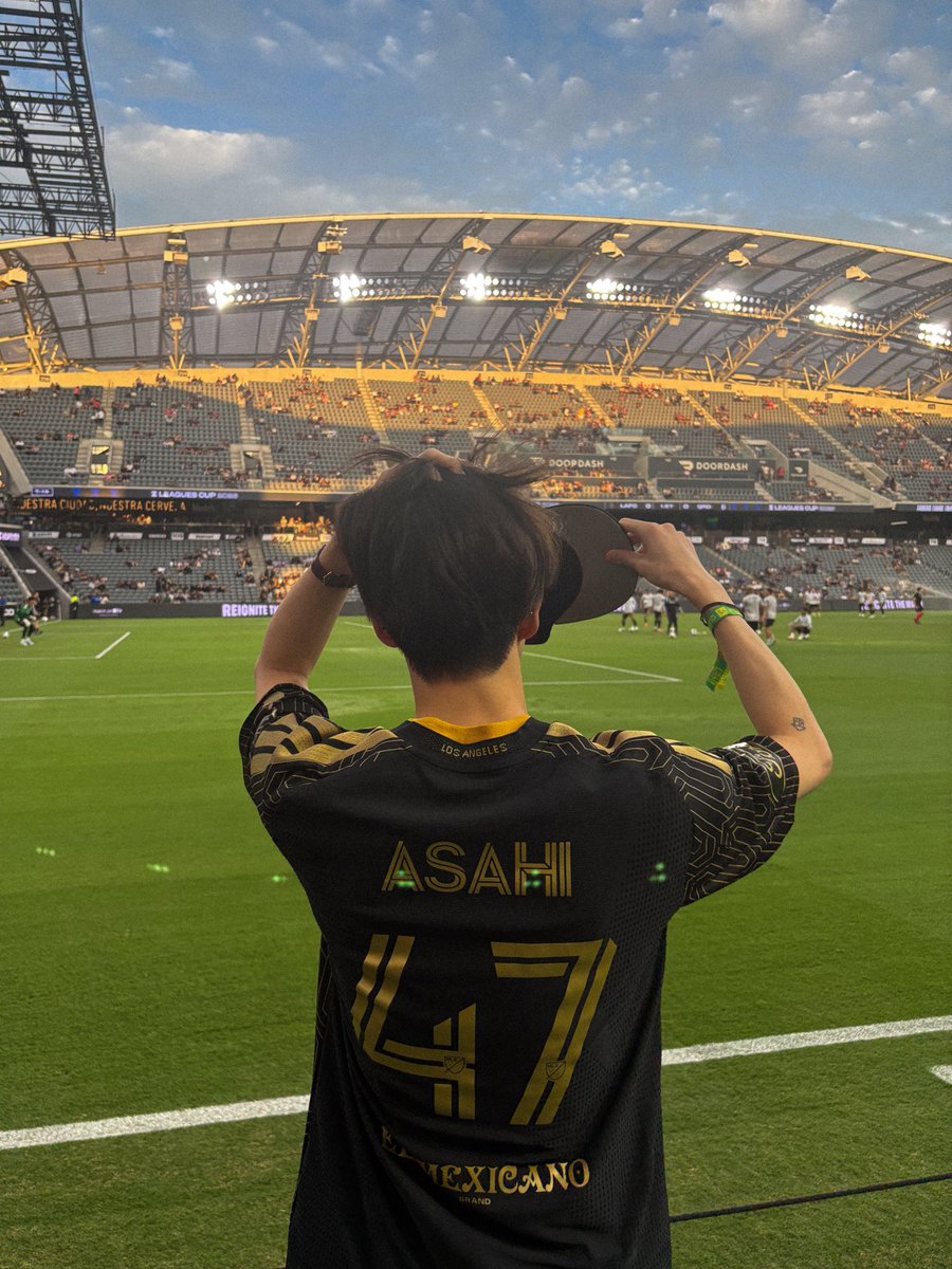 SinagArawPH's tweet photo. 260814 Weverse DM

i n LA
☀️⚽☀️⚽☀️

#Asahi #아사히
#트레저 #TREASURE https://t.co/y0srDAvejN