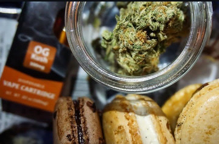 kateBreanna_'s tweet photo. Got to have munchies on deck after every session 😋💦
#munchies #stayhigh #stonerbabe #ogkush #vape #smokeweed #topshelf https://t.co/igxvhqs1rT