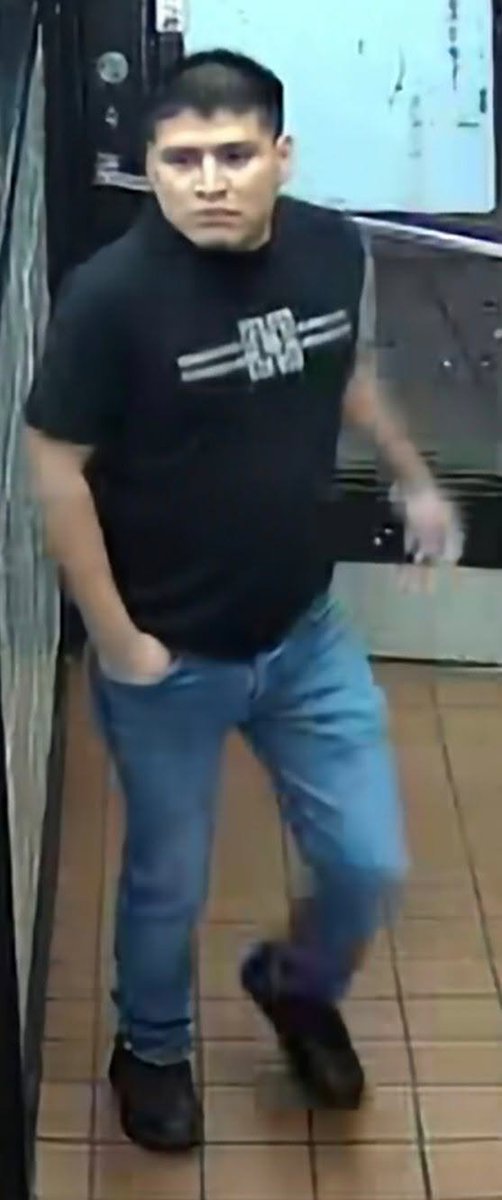 ShainaMilwaukee's tweet photo. You might've seen it on the news...
My Bible Study pal Larry is the one who got beat up outside a pizza restaurant here on the South Side.
Please let Milwaukee Police District 2 know if you recognize the guy who did it on the right https://t.co/dwUsyiLFMP