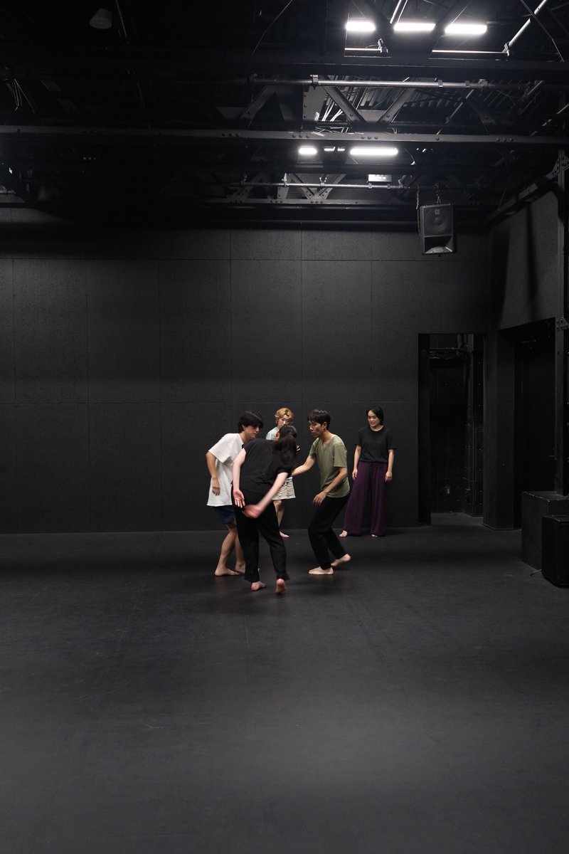 fxHtoHgBro6t2JA's tweet photo. akakilike
“空間を聴く、見えてるものしか見ない。踊りの先の踊りの技術”ワークショップショーイング
今週末15.16発表です。
参加いただいている13名のダンサーたちとここまでの怒涛の三日間を経てきました。
今そこに立てるギリギリの身体を見ていただけましたら幸いです。

https://t.co/giBbbSjkRi https://t.co/jR5ghuJZfA