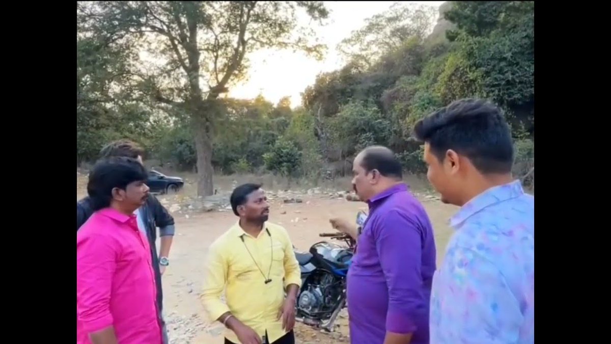 RajaRuling9's tweet photo. @SuryapetaRemo @PsychoSainik Nuvu okka pani cheyi....😌 https://t.co/OP6sITPtlF