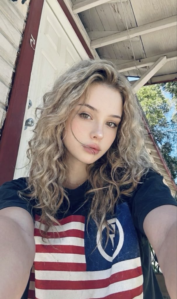 Shaheenjxlw's tweet photo. Am I actually pretty? https://t.co/OAlNFz9Fpu