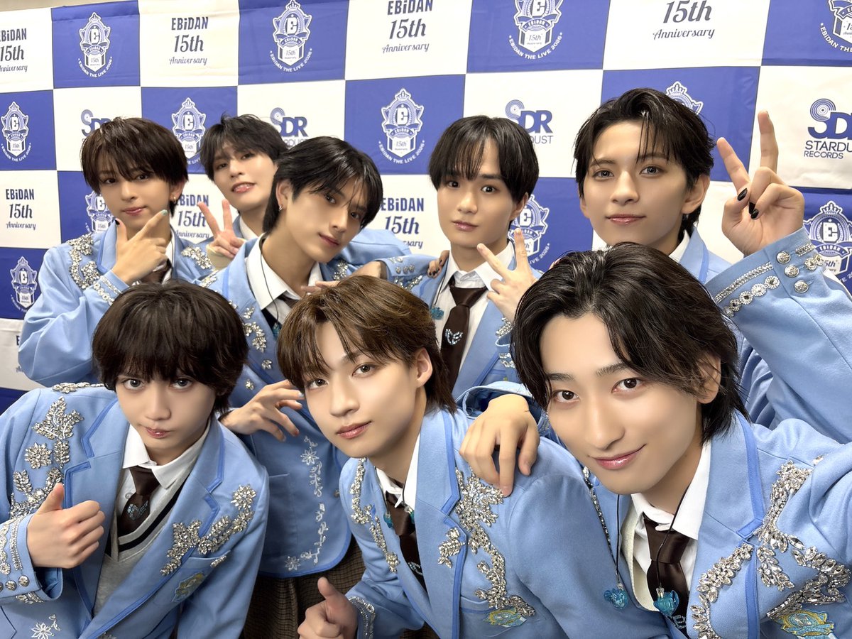 ICEx_official's tweet photo. ＼🦐 #エビライ2026 2日目！🦐／

#EBiDAN THE LIVE 2026 15th Anniversary 【Day2】

ライブ前にICExを予習！✏️
➡️https://t.co/9OCiFBIDpj

U-NEXTにて生配信も！
📺https://t.co/PEphAP8McM

2日目も盛り上がりましょう！✨
ICExも気持ちは8人で🧊

#こんにちICEx 
手 #りゅうとを愛してやまないICExの最年長
#COOLer