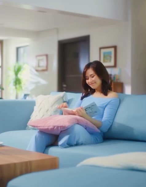 forevahhhSG's tweet photo. Dear Sarah, 

Kailan ang announcement? char 
Stay fresh and pretty! 😍

📷 new GreenCross TVC https://t.co/0k04es7qwZ