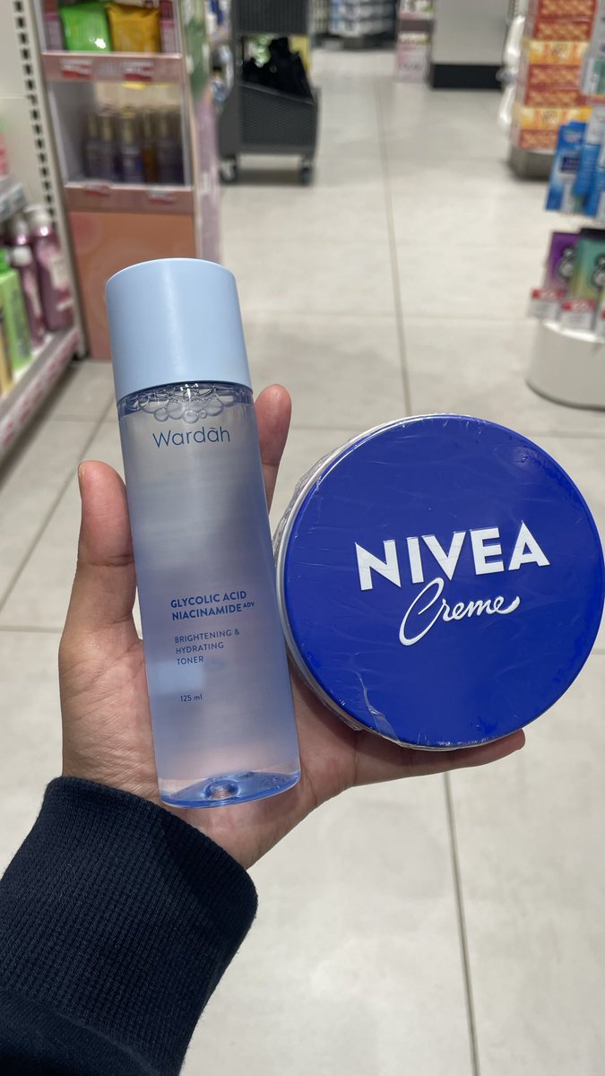mimisurayaa's tweet photo. Wife to wife; 
Kalau serabut ketiak itam, leher gelap, ontot menggerutu, daki sana sini.Buat tips nivea creme + glycolic acid. Cuma mohonnnnnn sangat jangan derhaka resepi https://t.co/foPJ5v8Ymg