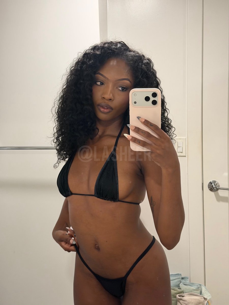 LasheEr's tweet photo. Going live on Onlyfans rn! Cum spend some time w/ me &amp; money on me🖤💰 https://t.co/sEUl7ahE5U