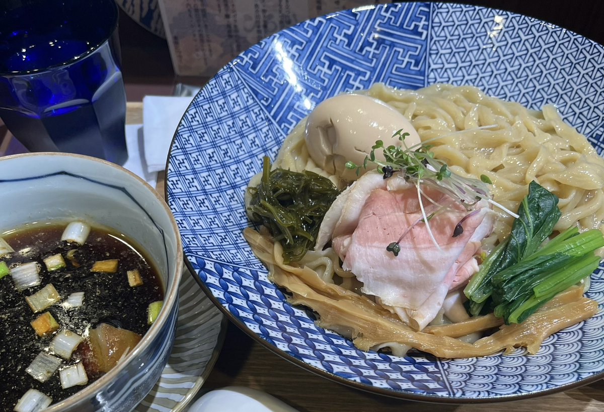 kybo04081's tweet photo. ラーメンレポート
RAMENひろ松(静岡市葵区伊呂波町) 
つけ麺専門日   『つけ松』
「限定C ひろ松の���玉醤油つけ麺 大盛り もち小麦中太麺ver.」

もう何も言う事なし！
とにかく美味しい❣️

スープ割りをいただいて完食､完飲！！ https://t.co/7heiHzEC4E