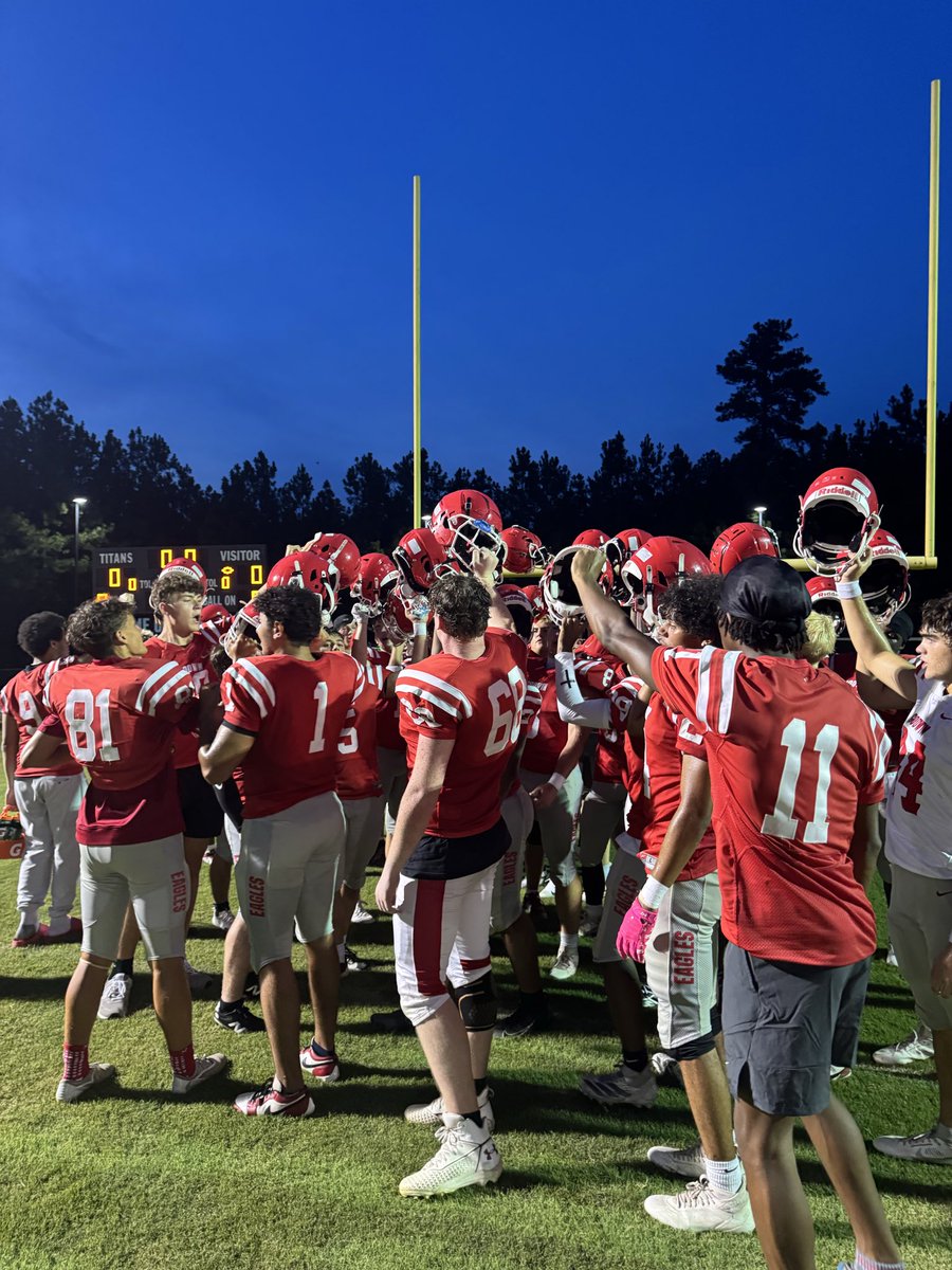 CoachCrumpVA's tweet photo. Proud of how our JV and Varsity teams played in tonight’s scrimmage at Cosby. Looking forward to watching the film and building on tonight’s success. 🦅🏈 #OTOS https://t.co/0ipD0SemqT
