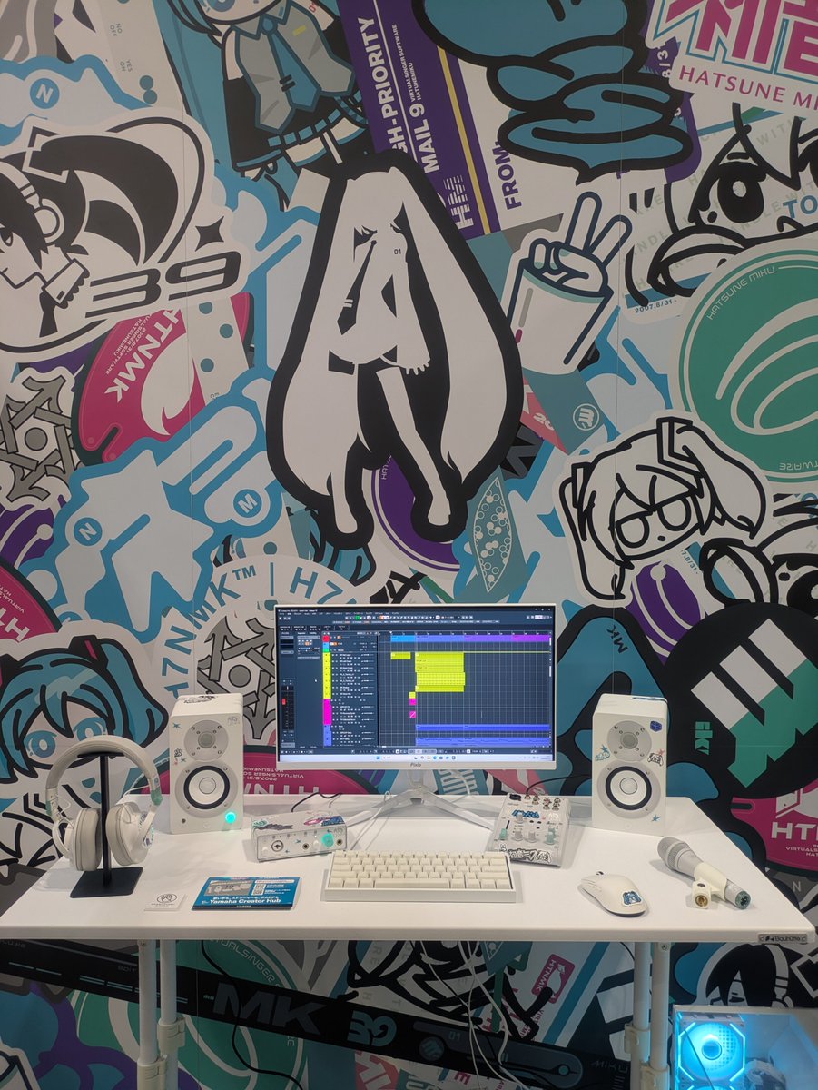 charuktya's tweet photo. 白デスクなら買ってた
#MIKUxYamaha_Project
#マジカルミライ2026 https://t.co/6DlAoAAwko