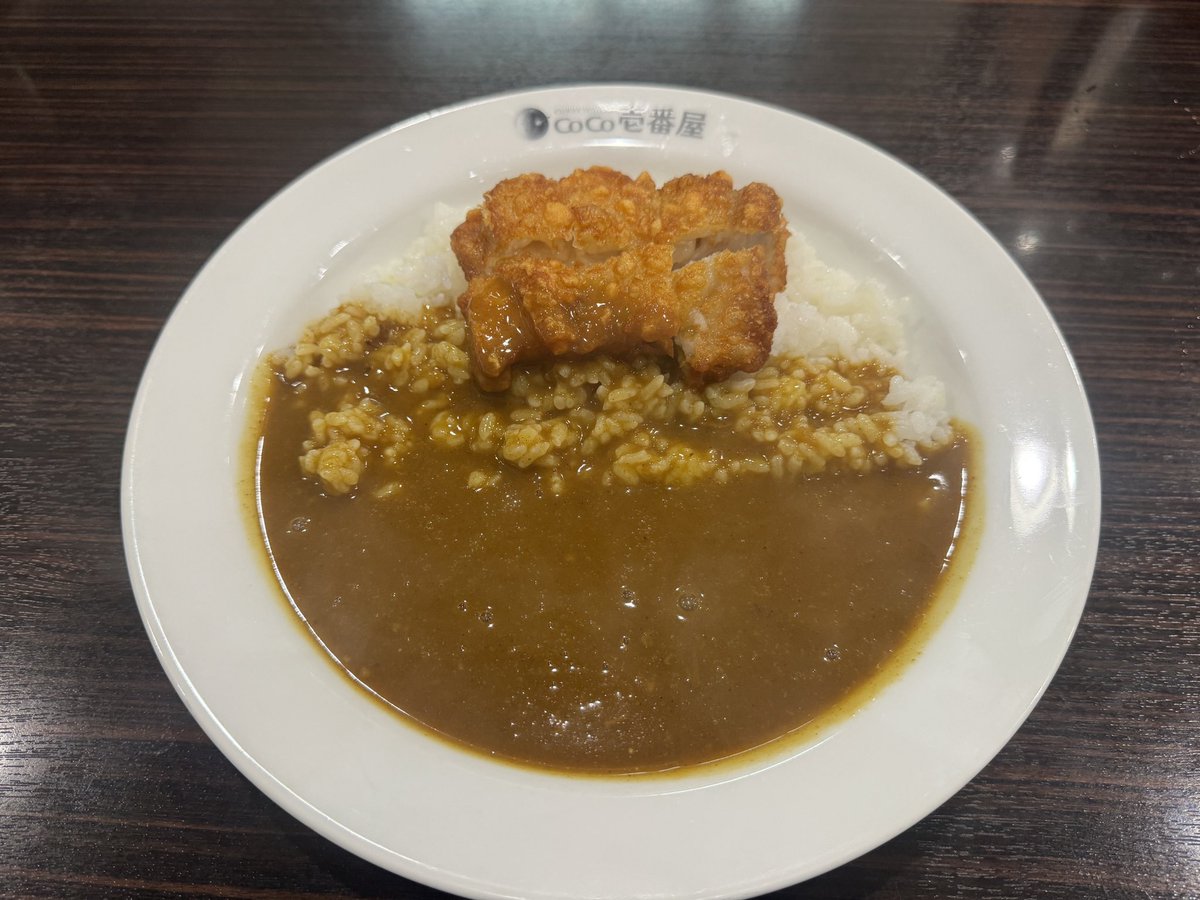 oohiki's tweet photo. やっぱりCoCo壱うまい
いつもとんかつだけど久々にパリパリチキン+1辛 https://t.co/4ztAlc65YR