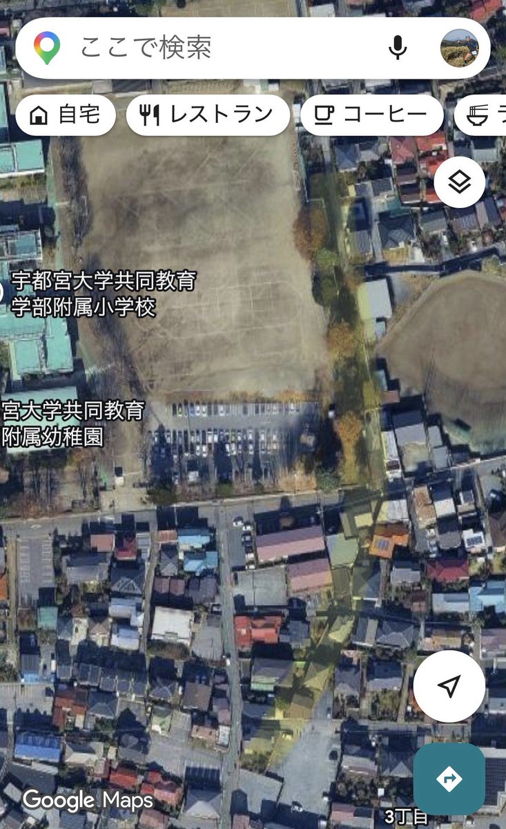 tkmrj1's tweet photo. 宇大附属小・幼稚園の東側から南にかけてが廃線跡かなぁ。建物の屋根が斜めだし、いかにもって感じ。 https://t.co/dDWQRZV5ZX