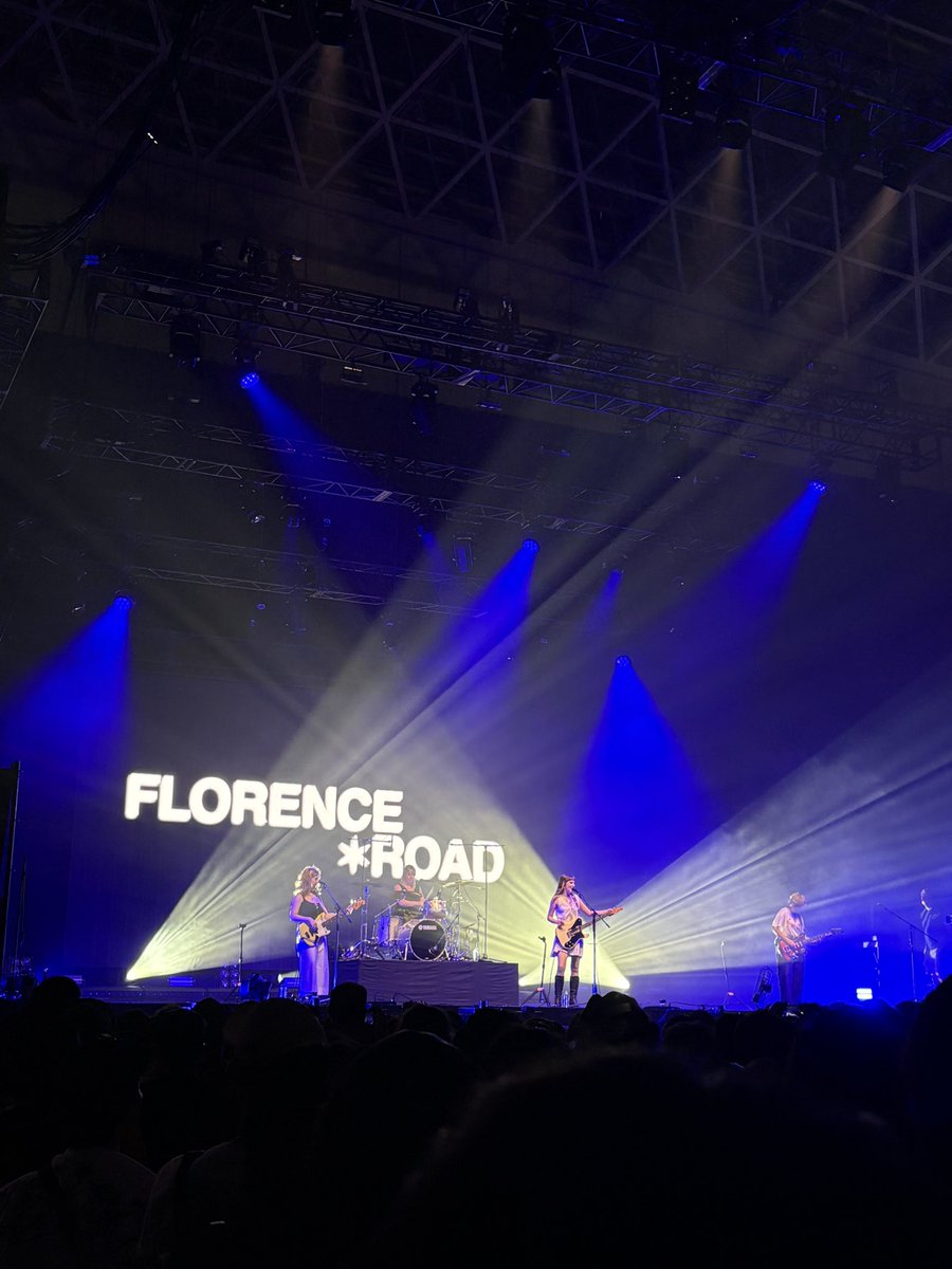 kanekone's tweet photo. florence roadめちゃくちゃ良かった。月曜も行きたい。 https://t.co/mfmFnvf5JQ