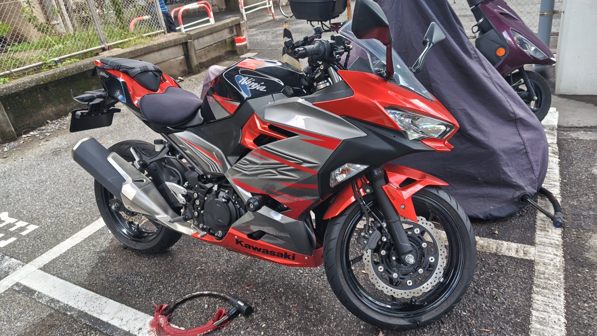 nazonohito3's tweet photo. バイクは無事エンジン始動したのでいけそう https://t.co/EYX5c3nxVg