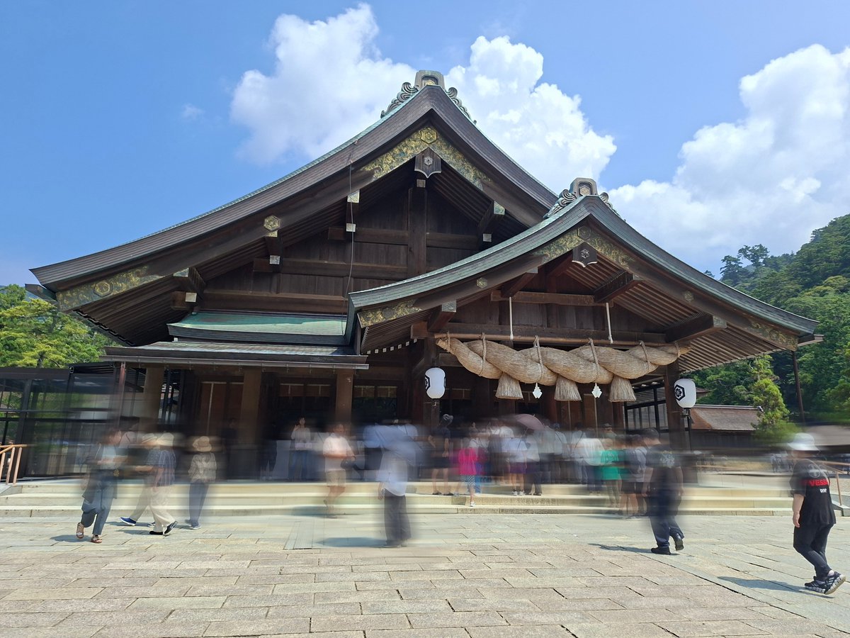 _1183's tweet photo. 念願の出雲大社へ😊

しめ縄、間近で見れたーーー！！

無事にお砂交換もして
御朱印もいただけて大満足☺︎

しかし暑くて日傘とハンディファン手放せなかった🤣

⋆*

⋆* https://t.co/DAXMQhsmT6