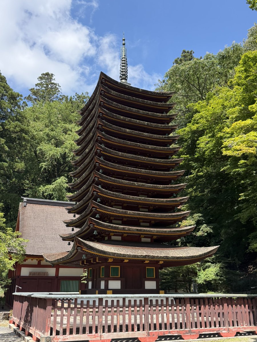 Maesara1208's tweet photo. 大化の改新に縁のある談山神社に来た
重要文化財の堂や塔、自撮りスタンドを見て歴史を感じてる https://t.co/UhYsJTMYfP
