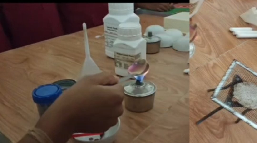 PMSHRIEMRSBW's tweet photo. 🔬✨ Learning by Doing!
Such activities encourage curiosity, scientific thinking and joyful learning among students. 🌱💡

#EMRSBandhwa #EMRSLormi #Chhattisgarh #SciencePractical #Class6 #LearningByDoing #ExperientialLearning #ScienceActivity #SchoolActivities #NESTS #EMRS https://t.co/T6NFZUZD5q