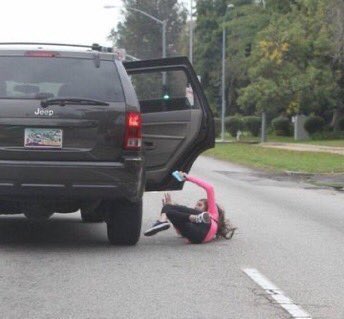 6v6_S0und's tweet photo. “Can we listen to something other than Dra-” https://t.co/QEGgC9wwK7