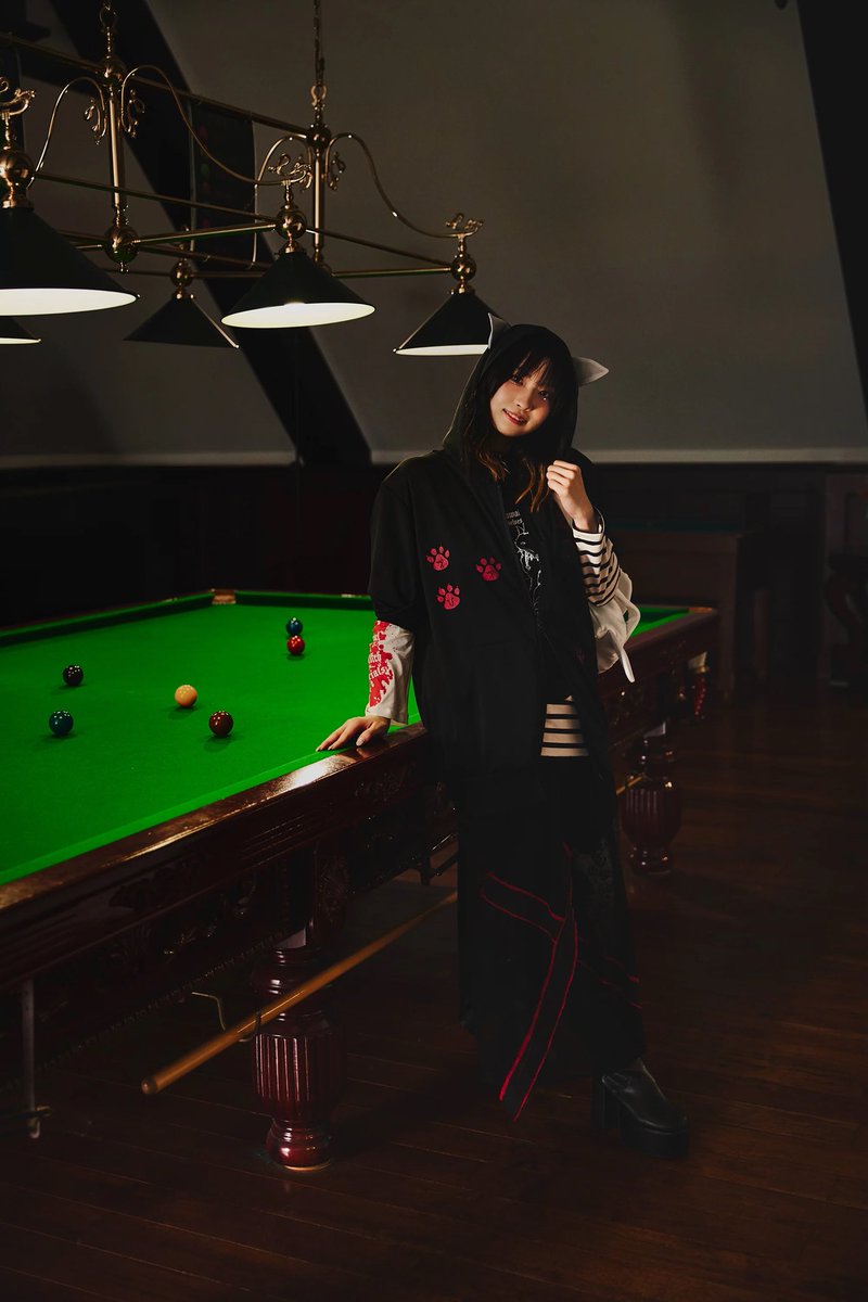 n_mikitani's tweet photo. 今日からは神戸マルイで「魔法少女ノ魔女裁判 × h.NAOTO」コラボのPOPUPが開催されます✨

アパレルの再受注も開始予定なので、気になった方はぜひWebshopをご確認ください🌸

載せていただいている着画はなんと東北(!)で撮影しました。
キャラ毎にヘアメイクも変えていただいたんです…！😳
#まのさば https://t.co/1FatKI3BpC
