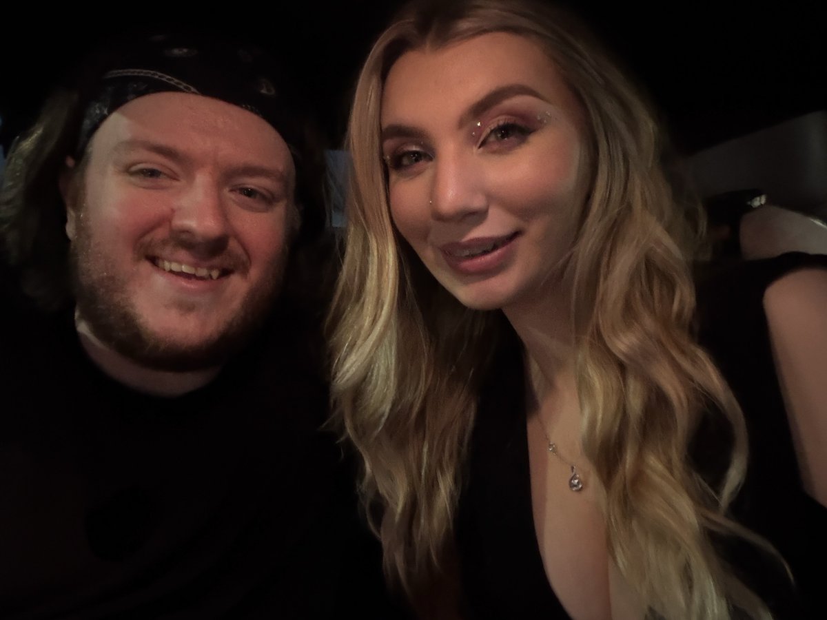 nudah's tweet photo. happy birthday I love you ❤️ @BonkOnline https://t.co/U3T3uCOsku