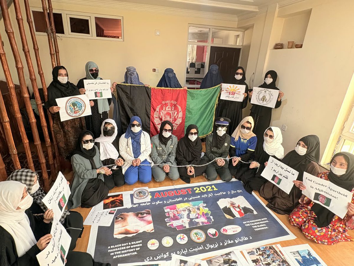 FreeWomenNetwrk's tweet photo. August 15 — Afghanistan’s Black Day.🇦🇫
📍 Kabul,Afghanistan
Free Women’s Network (FWN) joined Afghan women’s movements in raising their voices against repression and gender apartheid.
We will not be silenced.Our resistance continues
#August15 #AfghanWomen #FWN #EndGenderApartheid https://t.co/S6UoiCbbsT