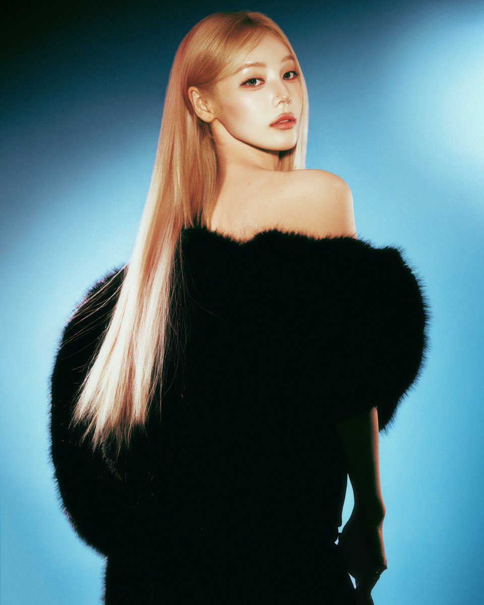 jinsoulpictures's tweet photo. jinsoul for tmrw magazine https://t.co/R9hWe24mOx