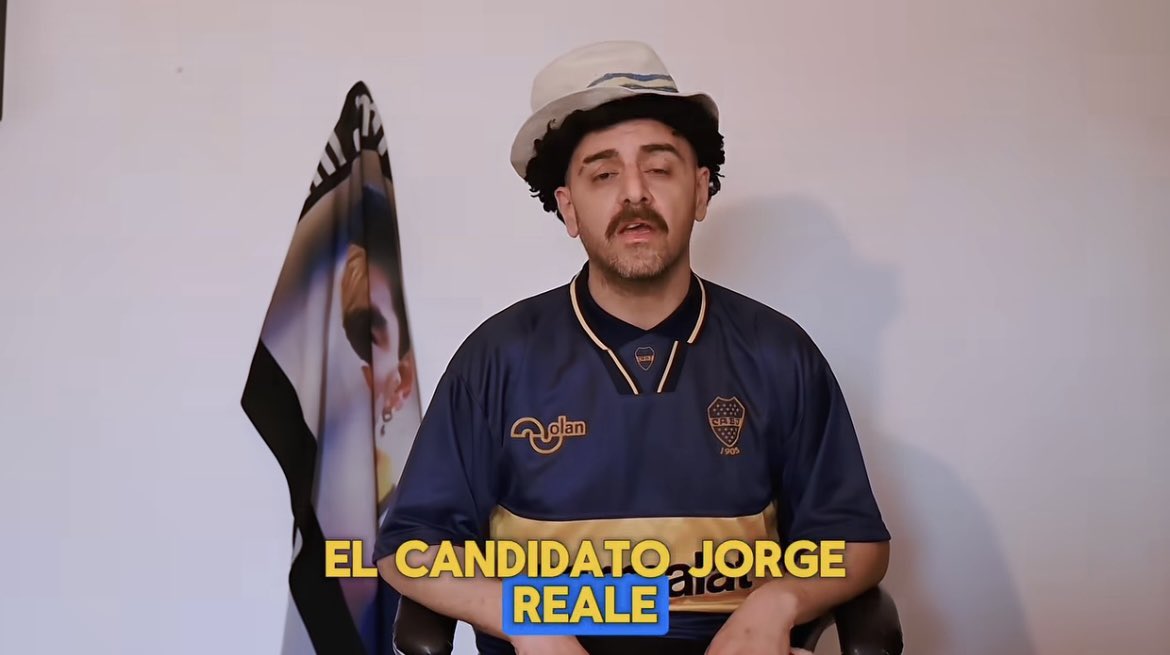ElAbuelodeBoca's tweet photo. Ahora si cagaste Riquelme… este boludo de 40 años que va a la cancha con peluca y una zapi de peluche hace campaña por Reale. https://t.co/PQHsuUn3rT