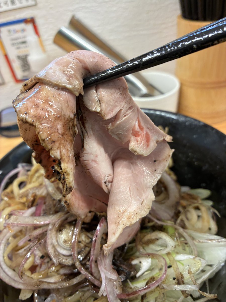 kanrekijiroria's tweet photo. ❤️210 盆休み、波影の声掛けでGYUTONで限定冷やしマー油まぜそばを食べに来ました。大ちゃんとアスカさんが野猿のひやこインスパイアして作ったそうです。波影、番長、カリちゃん、キドッチに私。ご馳走様でした2件目どこだ？
#九州ラーメンGYUTON
#限定冷やしマー油まぜそば
#ジロリアン
#サンモニ会 https://t.co/Fbk8SW0OWX