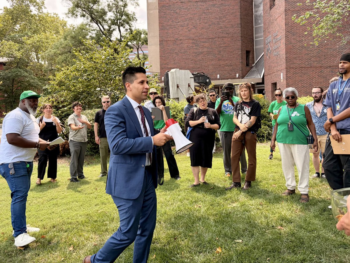 WillforPA's tweet photo. Penn’s workers deserve better. Today, the community stood with Local 54 and Local 590 in their fight for fair contracts.

Dining and library workers make @UofPenn a first-class institution. It’s time Penn recognized their value—with fair wages, benefits, and working conditions! https://t.co/cMNhDAsZL4
