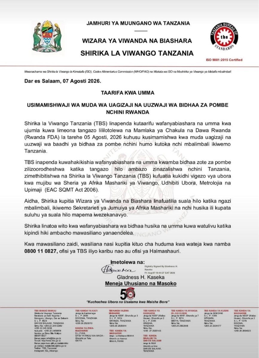 TheoMpoze's tweet photo. 🚨🚨 #RWANDA : DES SUSPENSIONS COMMERCIALES QUI RÉVÈLENT DES TENSIONS ÉCONOMIQUES ET RÉGIONALES‼️

Les décisions prises récemment par les autorités rwandaises concernant la suspension de nombreuses boissons alcoolisées importées soulèvent désormais des interrogations au-delà des frontières du Rwanda. D’après les documents que vous avez fournis, la Rwanda #FDA a annoncé le 5 août 2026 la suspension temporaire de l’importation et de la commercialisation de plusieurs produits. Cette mesure a entraîné des réactions officielles au #Kenya et en #Tanzanie.

Le Kenya Bureau of Standards (#KEBS) affirme notamment que cinq boissons kényanes concernées ont fait l’objet d’évaluations de conformité, d’inspections et d'analyses en laboratoire et qu'elles respectent, selon lui, les normes kényanes et celles de la Communauté d’Afrique de l’Est. Le Tanzania Bureau of Standards (#TBS) défend également la conformité des produits tanzaniens concernés et indique que la question est suivie, notamment au niveau de la Communauté d’#Afrique de l’Est. Ces réactions ne permettent pas, à elles seules, de conclure que la décision rwandaise était injustifiée : il faudrait connaître précisément les résultats et motifs techniques retenus par la Rwanda FDA. Mais elles montrent qu’une mesure réglementaire intérieure est devenue un différend commercial régional.

📌 Rappelons que l’inflation a atteint environ 13 % en avril 2026, que le déficit du compte courant devrait se creuser et la dette publique se situe autour de 73 % du PIB selon les données présentées dans son rapport de juin. 

Les citoyens rwandais n'en peuvent plus.
 
⚫ L'accumulation des pressions inflationnistes, budgétaires et extérieures, combinée à des décisions commerciales désormais contestées par des organismes de normalisation de pays voisins, révèle une période économique nettement plus délicate pour #Kigali.

À suivre...
