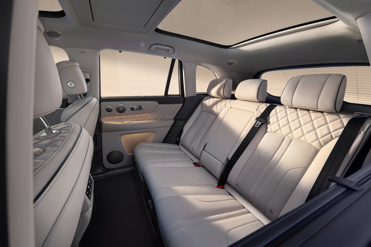 GWMGlobal's tweet photo. Comfort uncompromised, style unmatched.
Poised control for driving at your leisure.
A flagship five-seater with refined intelligent driving.
The all-new WEY #V8X is live in China.
#GWM #GoWithMore https://t.co/zOLEA3vTN1
