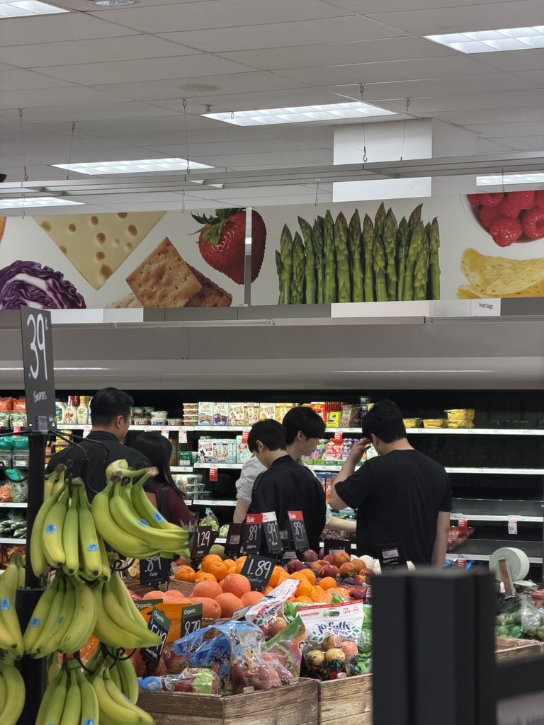 nanarosadito's tweet photo. Just saw Hanbin and Seok Matthew at Target like WHERE WERE THE ODDS!!! 😂  #zb1 #zerobaseone #kcon_la https://t.co/JeFB9TQ66j