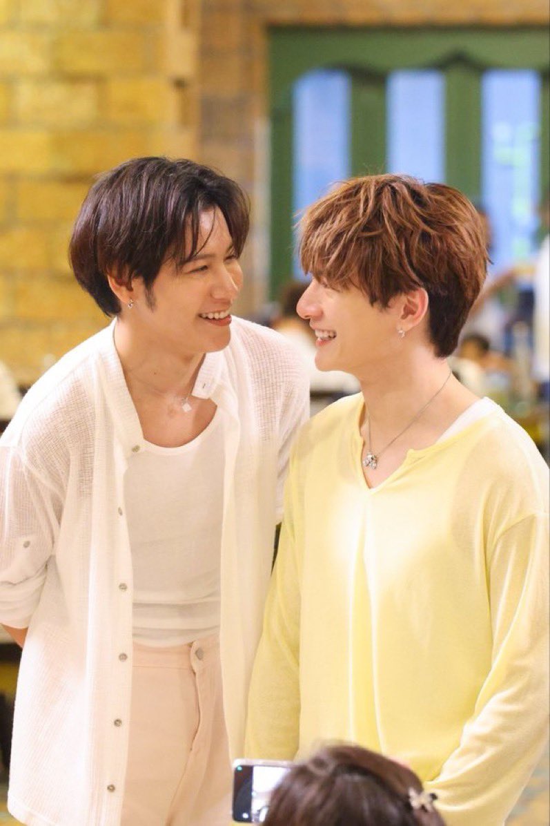 _beinglistener's tweet photo. The phrase commonly used in our fandom has evolved from “คสคปฟก” to “อยากมีแฟน” (I want a boyfriend too!) or “🦁🐢, please respect the single community!” 🤣🤣

#คริสสิงโต #สิงโตคริส #KristPerawat #SingtoPrachaya #KristSingto https://t.co/LRdwrc6r0H