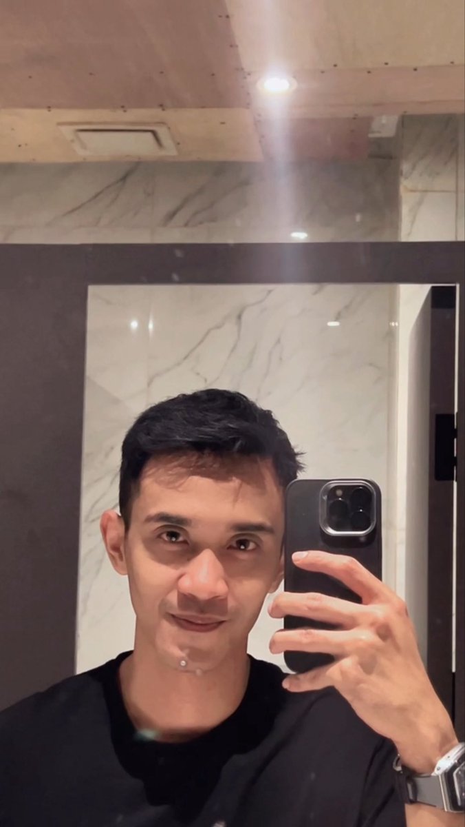 rezareeeeeeee's tweet photo. Candu sama senyum sendiri gapapa kann 🫠😋 https://t.co/0Ss6oRECVj
