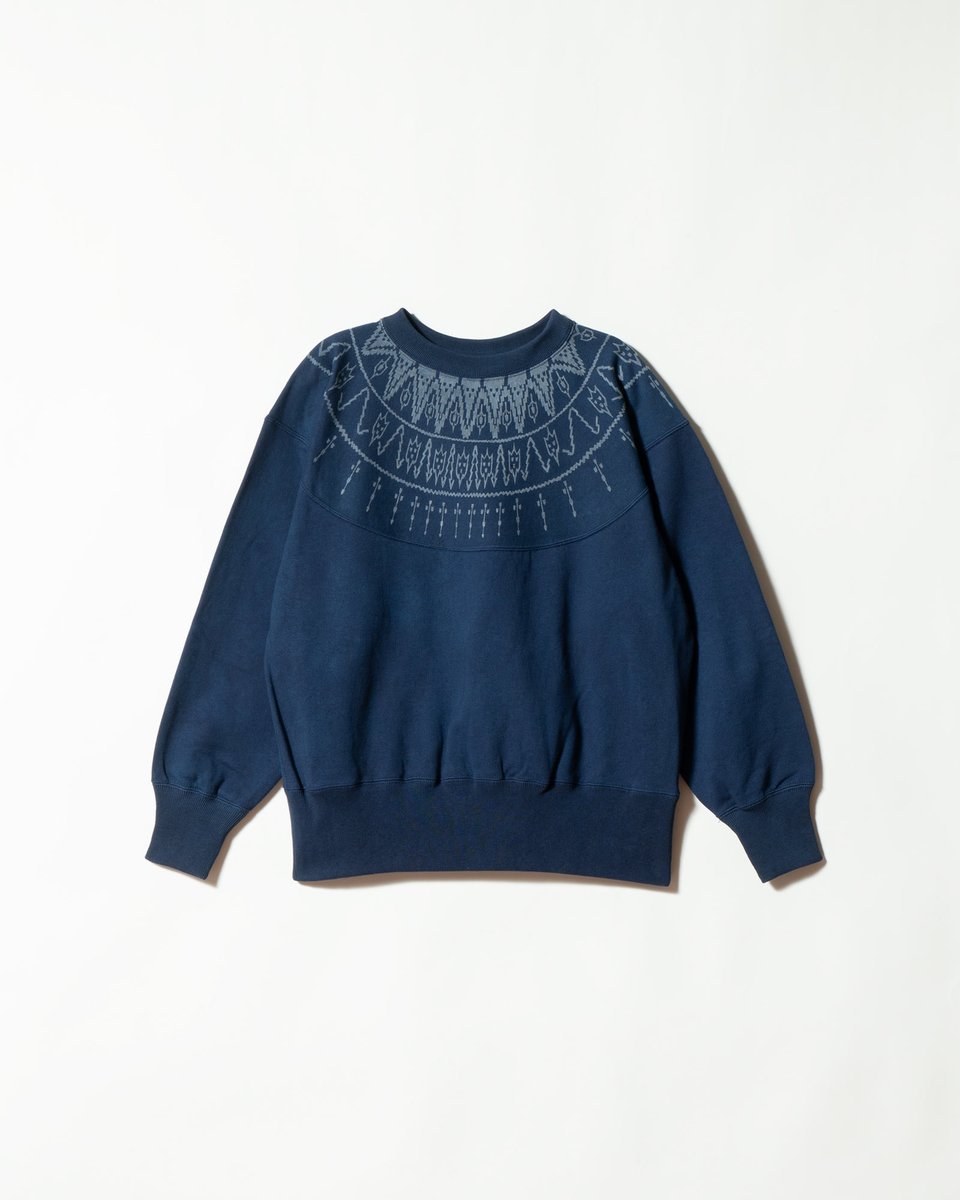 ALTERFATE's tweet photo. T.T 
Lot. 624 NORDIC PATTERN SWEATSHIRT

https://t.co/6Frzgp2ahr

50年代頃のノルディック柄のプリントスウェットがリファレンスとなっている。胸の位置に切り替えがある特徴的なパターンを踏襲し、T.Tのスウェットのバランス感で再設計した。生地の状態でインディゴ硫化、墨顔料で染色し、胸の意匠はそれぞれ抜染、雲母プリントを施した。