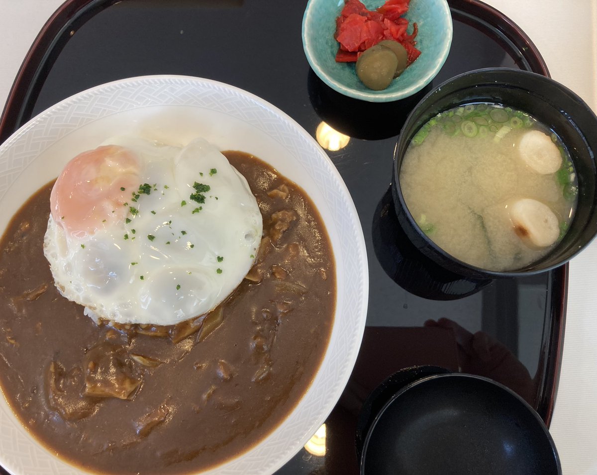 AtsukoQoo's tweet photo. 先日、人間ドックをした。病院からのお食事券でランチ。#ouランド　
#ボーノボーノ　牛すじ煮込カレー🍛　目玉焼き、味噌汁付。子どもの頃は卵付き、バイト先では味噌汁付き。スープはドロドロタイプ、、、とても懐かしい味。

ドックの結果は良好✌️ 最近色々悪くなってる気がしたが、気のせいだった。 https://t.co/zfOUK6gM4u