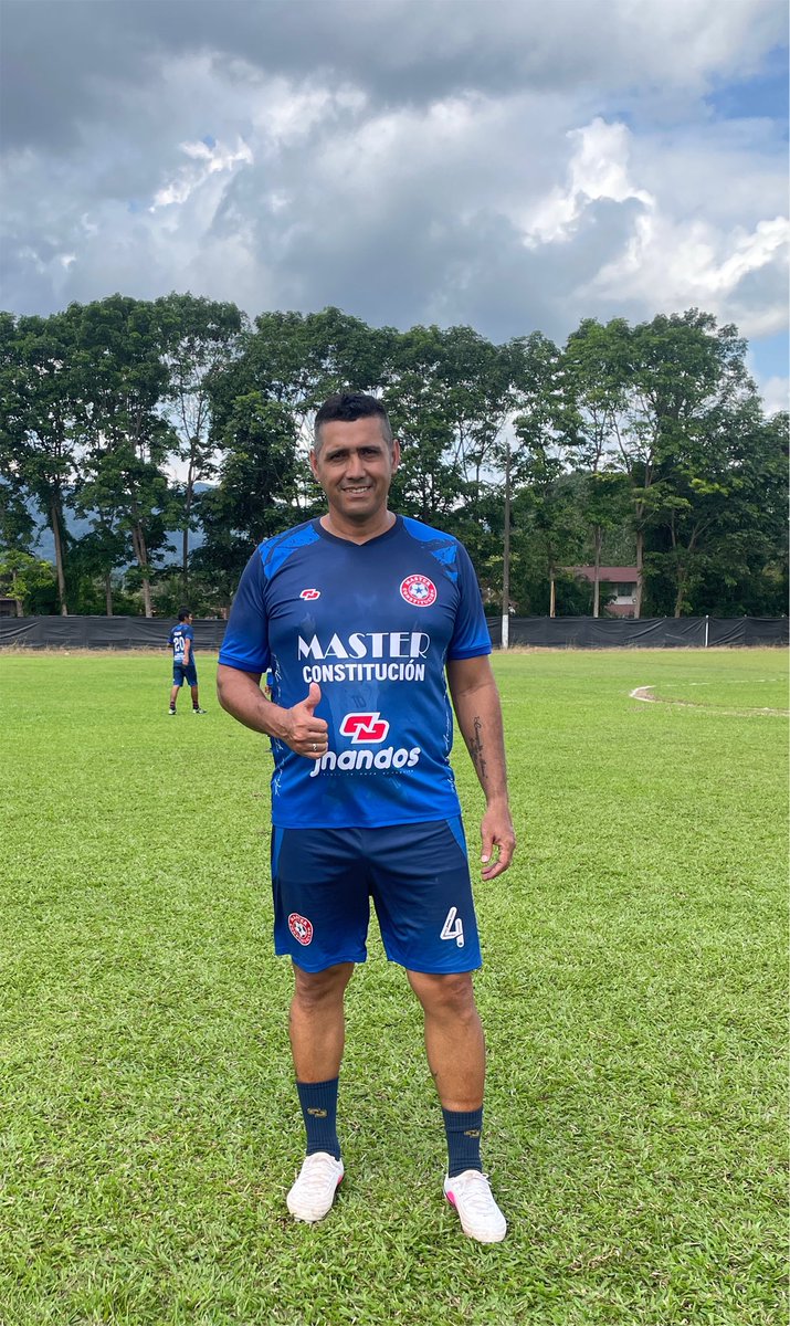 raulmaciel84's tweet photo. Siempre haciendo deporte , la edad solo son números que acumulan experiencia 
42 años y qué tal me veo ?🫡💪🏽⚽️✍🏻 https://t.co/rsvfZaXpG7