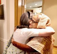 girishs2's tweet photo. Hugging diplomacy of Nehru -Gandhi Family https://t.co/rMXxRNcM1n