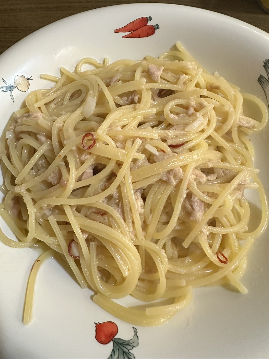 kyouchannel0715's tweet photo. 昼ごはんはツナペペロンチーノを作りました https://t.co/uPJYITHS4f