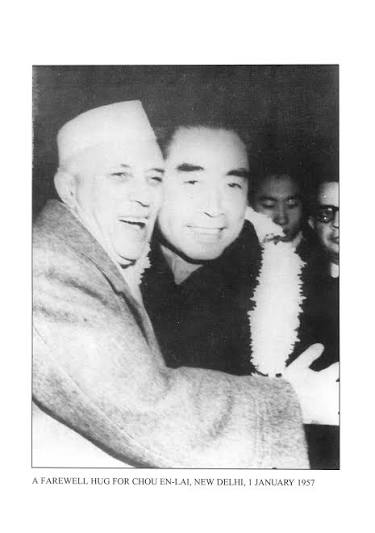 girishs2's tweet photo. Hugging diplomacy of Nehru -Gandhi Family https://t.co/rMXxRNcM1n