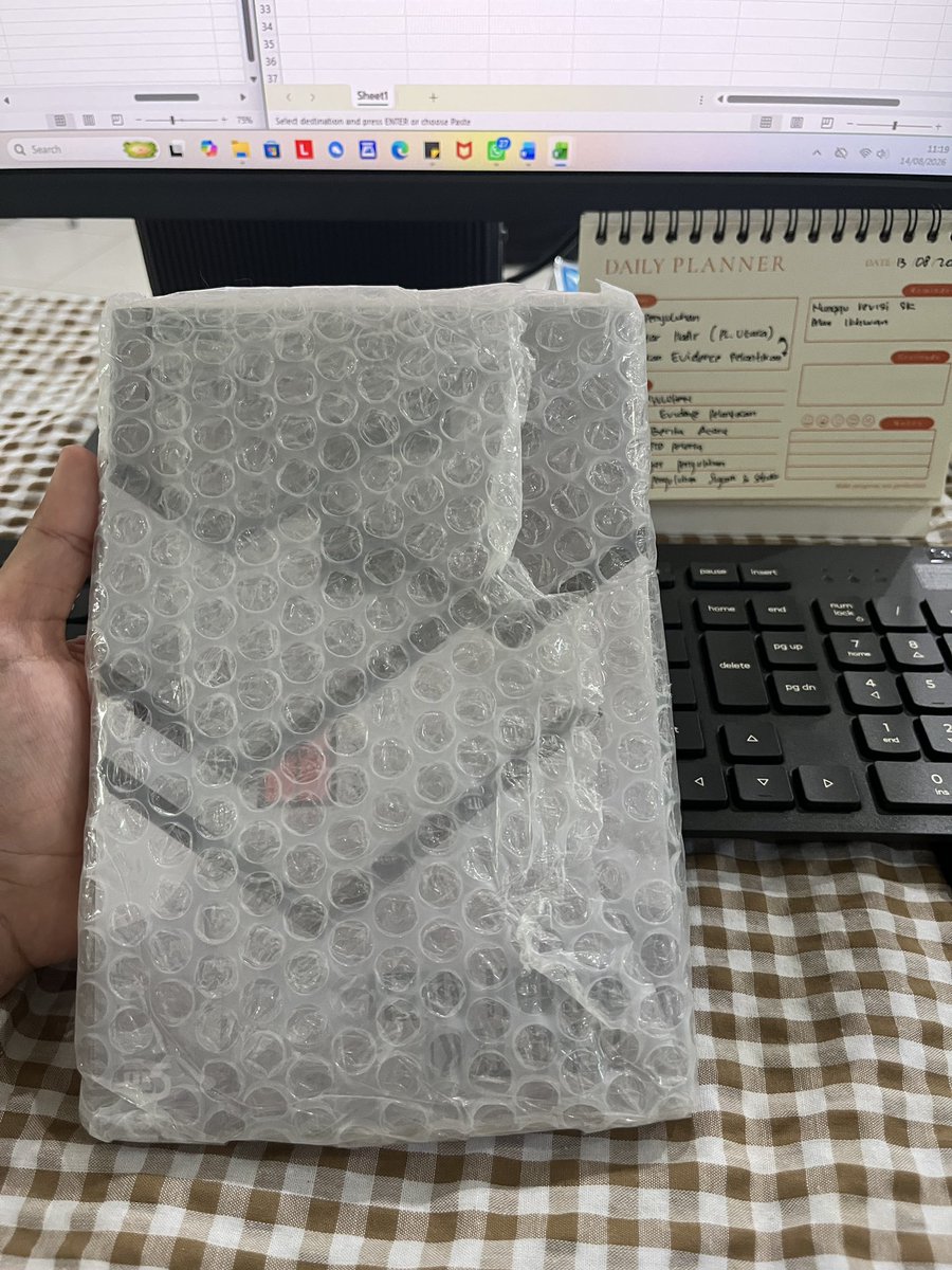 nihounisa's tweet photo. buku yg dibeli dari awal bulan juli baru diunboxing sekarang pftt https://t.co/9AoYPvLpHx