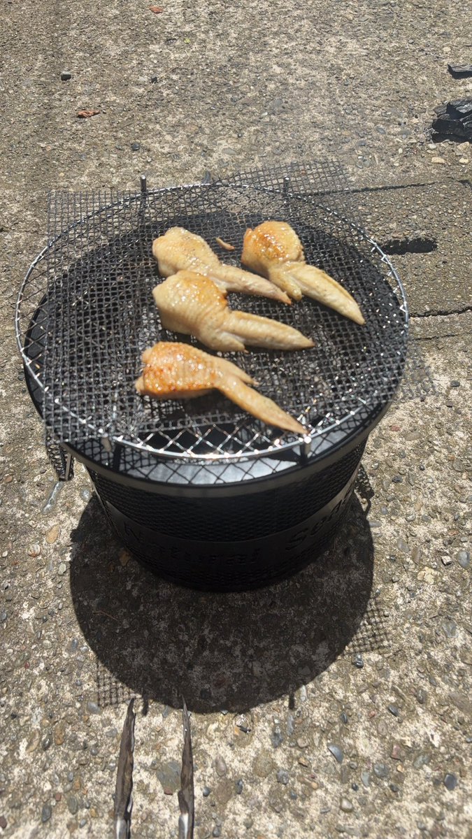 hirouxtuti's tweet photo. 一人バーベキュー
夏よさらば❗️

明日用のビールも飲んでしまいそう🍺 https://t.co/UDJLCIm5bS